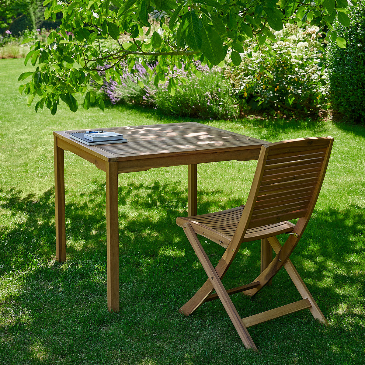 MILOS - Gartentisch aus massivem, geöltem Akazienholz, 90 cm