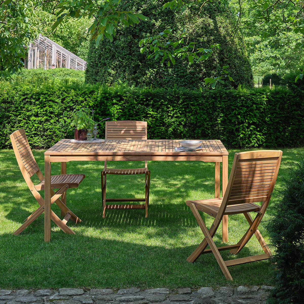 MILOS - Gartentisch aus massivem, geöltem Akazienholz, 150 cm
