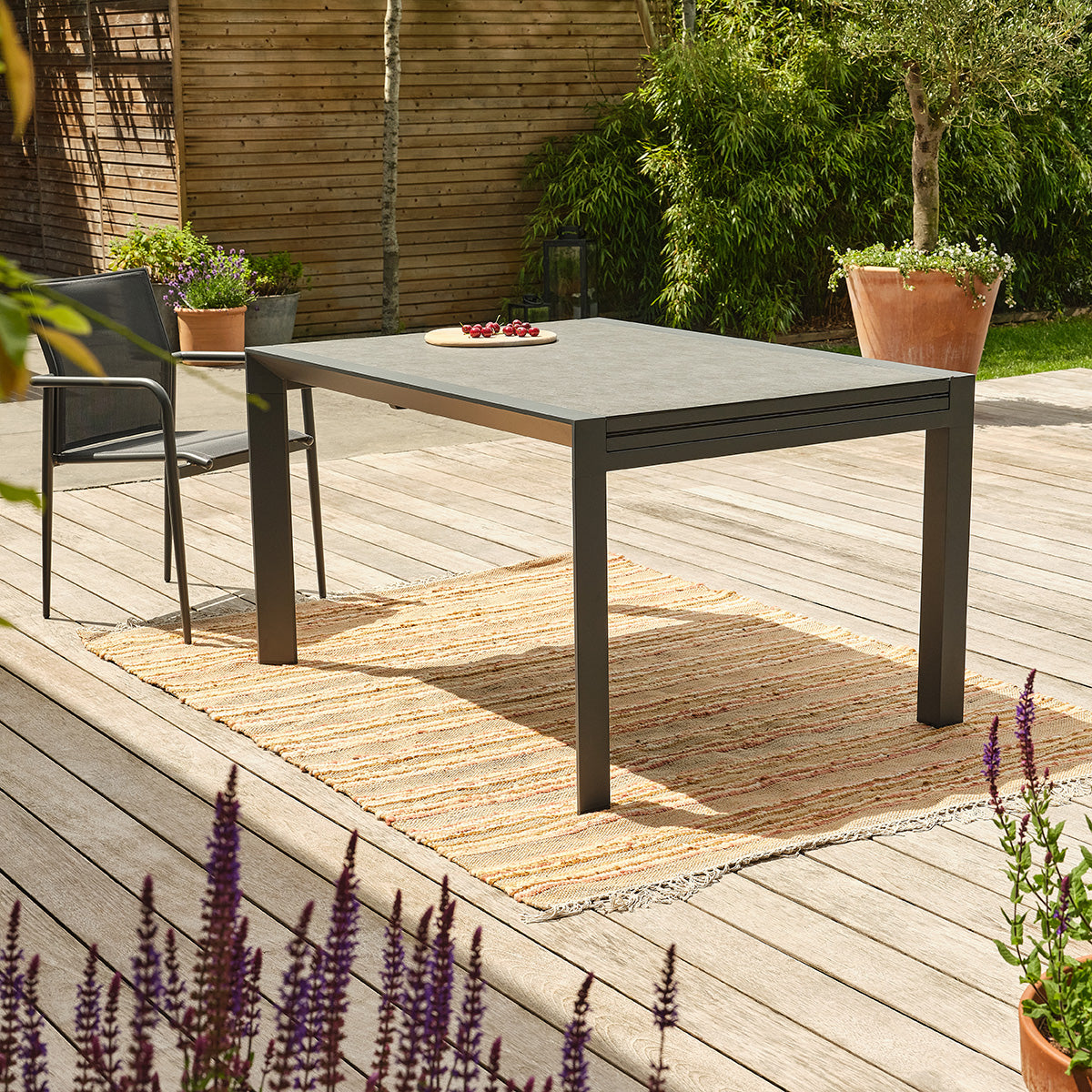 BASALT - Ausziehbarer Gartentisch aus Aluminium und Glas, grau, für 6–10 Personen