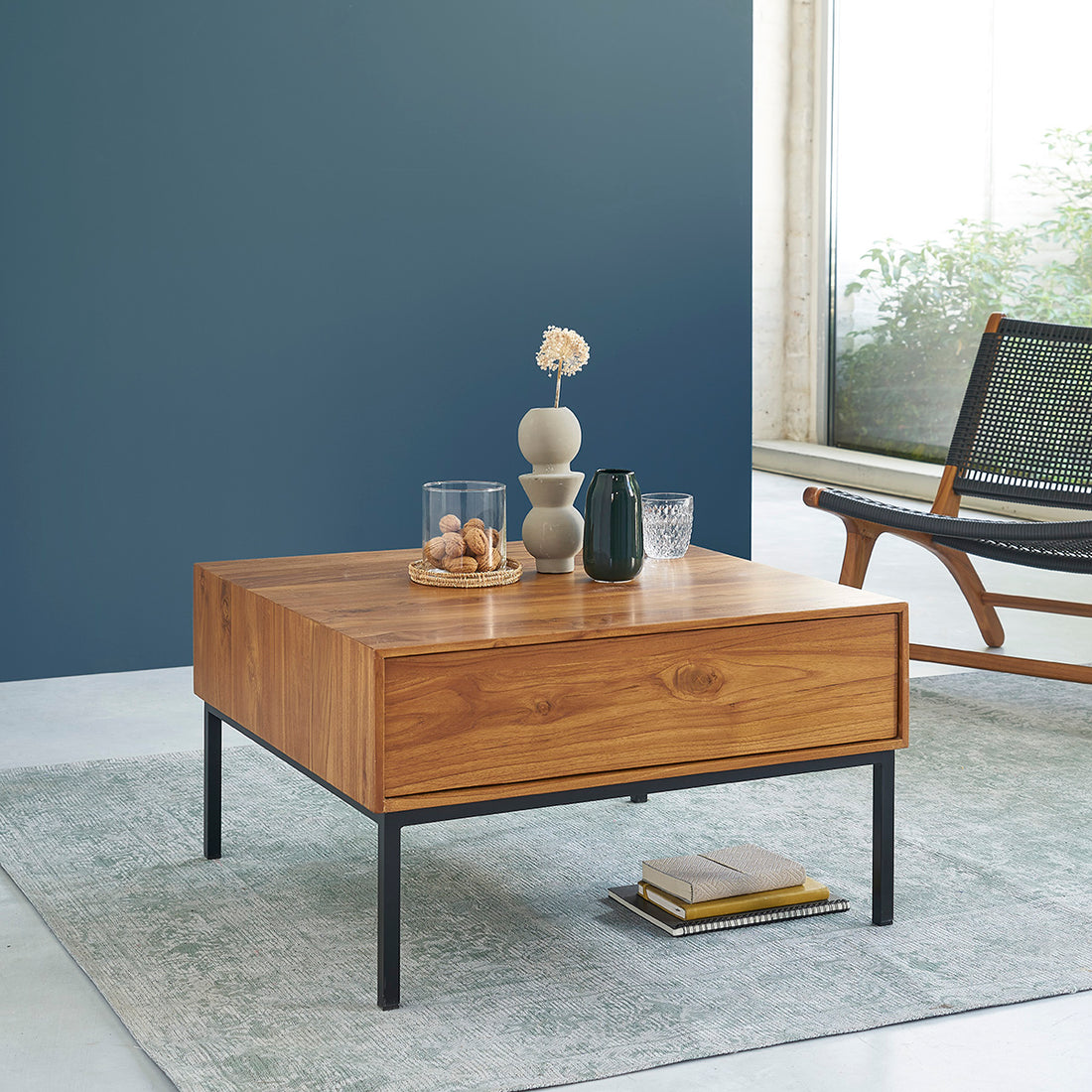 LINA - Couchtisch aus massivem Teakholz und Metall 70 cm