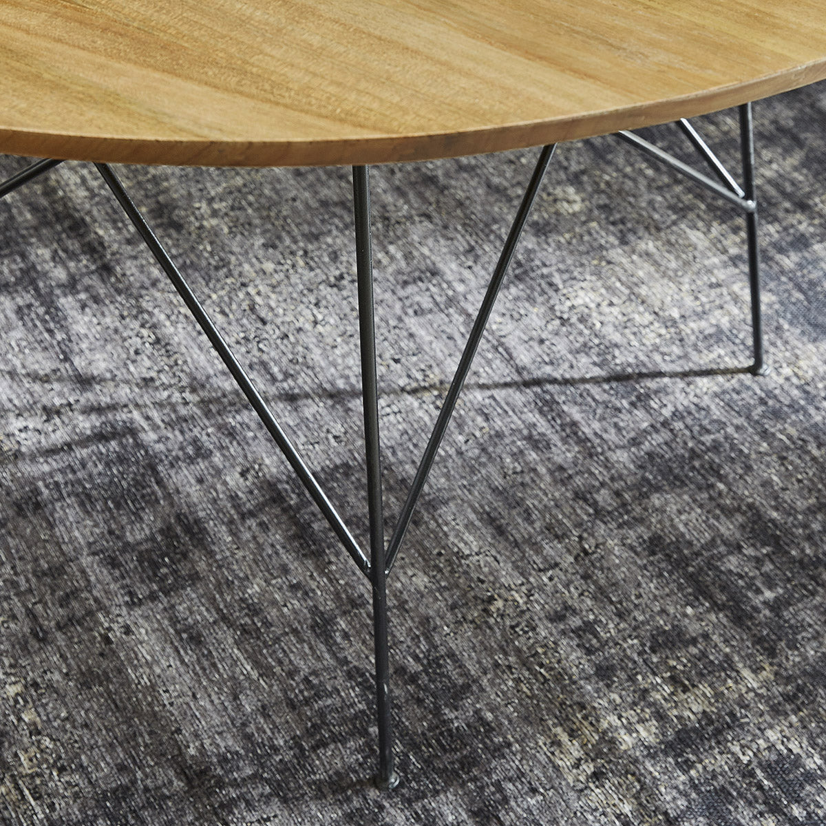 TILO - Tisch aus massivem Mindi rund 4 pers.