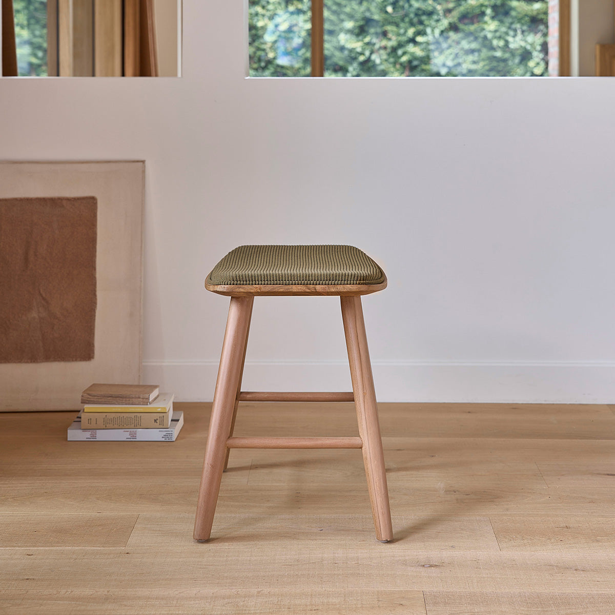 AMBRE - Satz von 2 Barhockern aus Teakholz, Sitzfläche aus Cord 45 cm