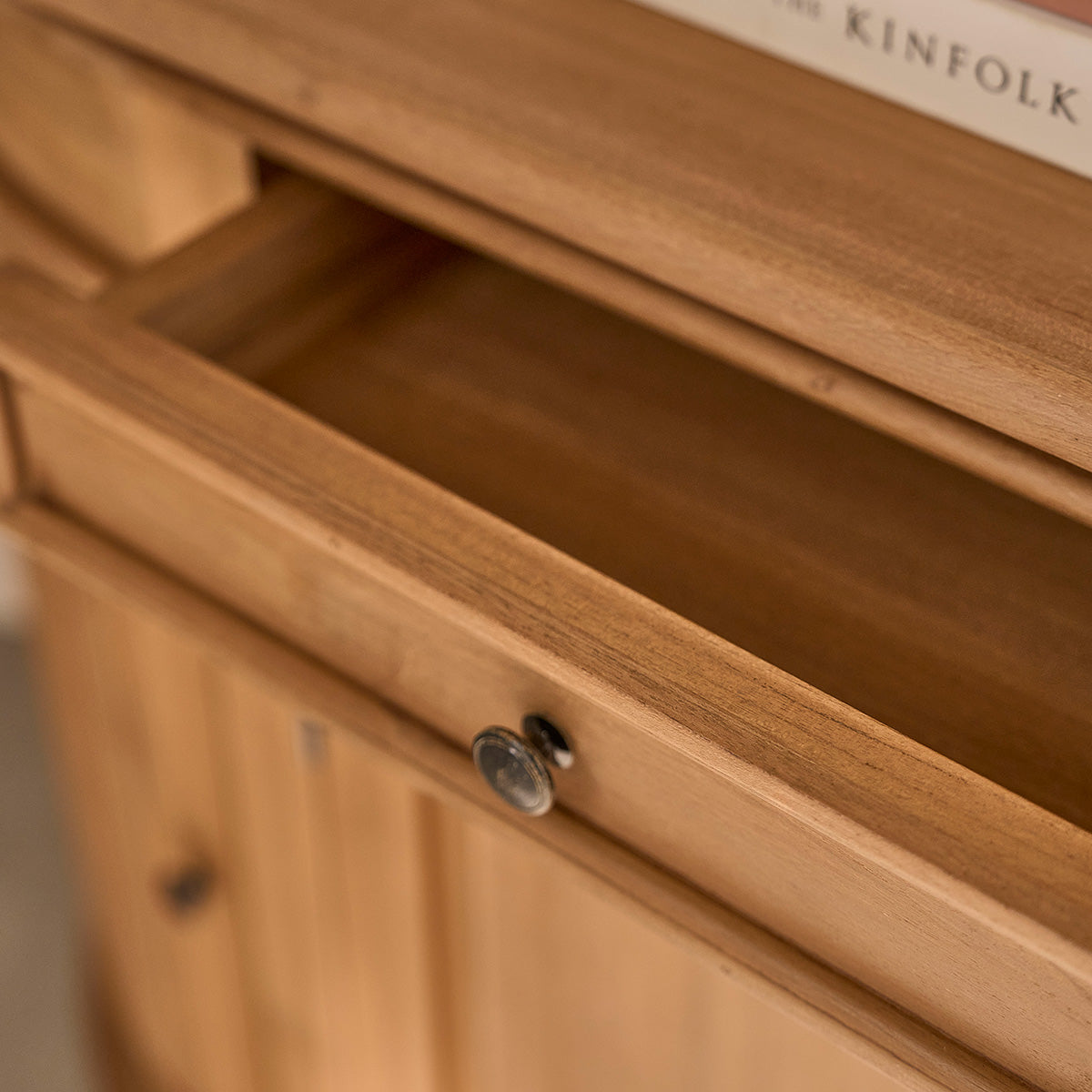 ADAM - Rundes Buffet aus massivem Teakholz 180 cm