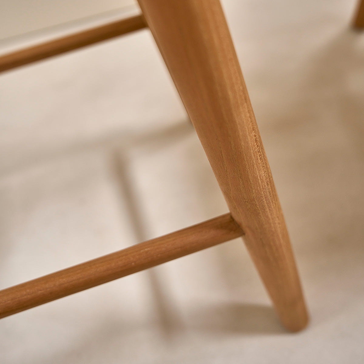 AMBRE - Barhocker aus massivem Teakholz 65 cm