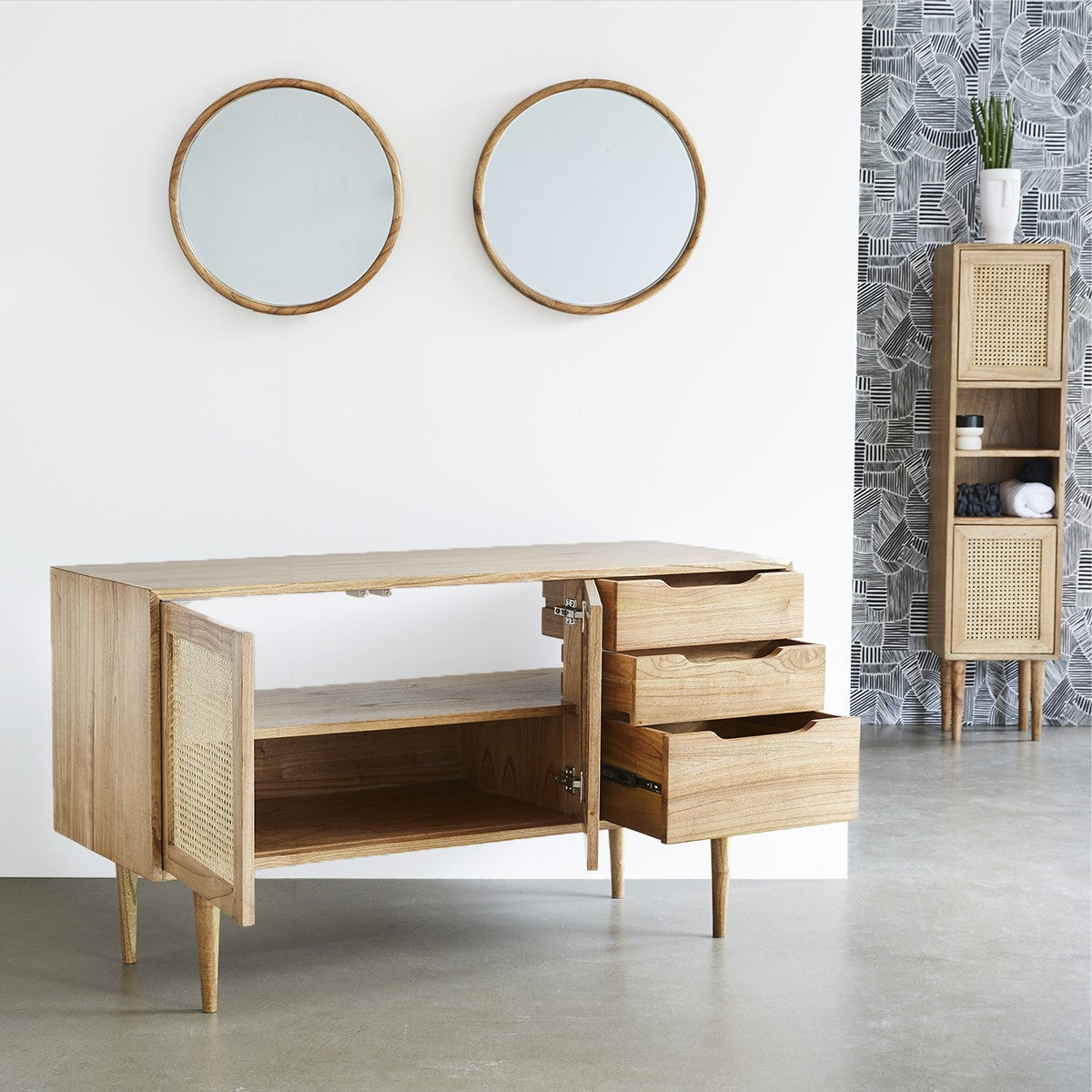 HANA - Waschtischunterschrank aus massivem Mindi und mit Rohrgeflecht 135 cm