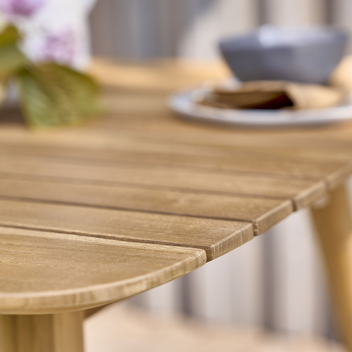 APRIL - Quadratischer Gartentisch aus massivem Teakholz für 2 bis 4 Pers.