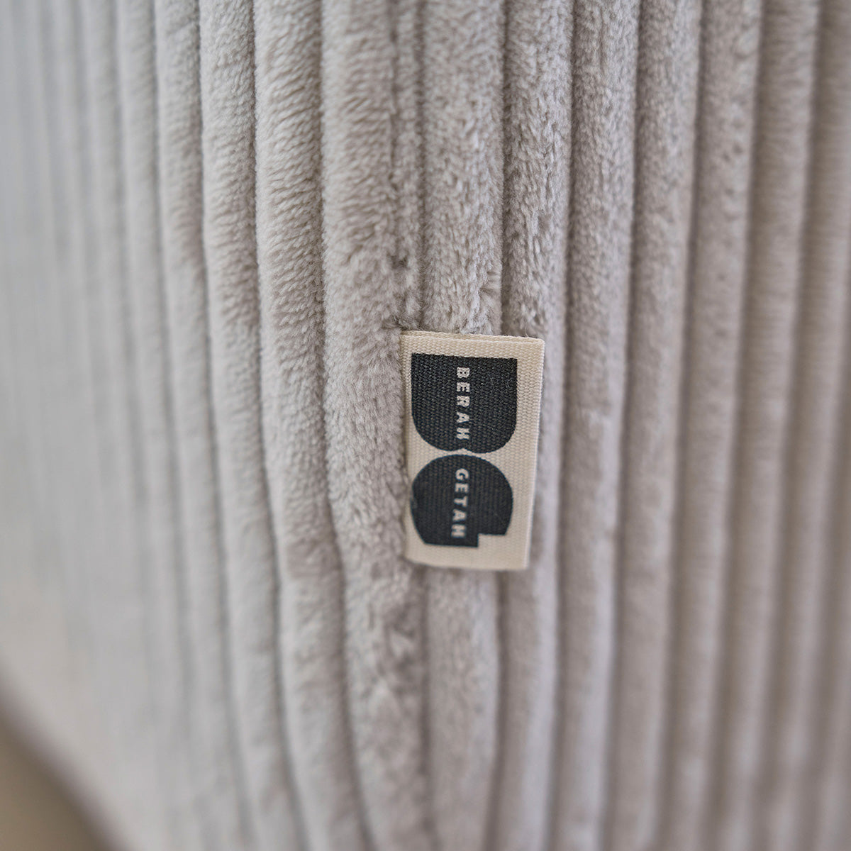 ALPHONSE - Gerades 4-Sitzer-Sofa aus naturfarbenem cord