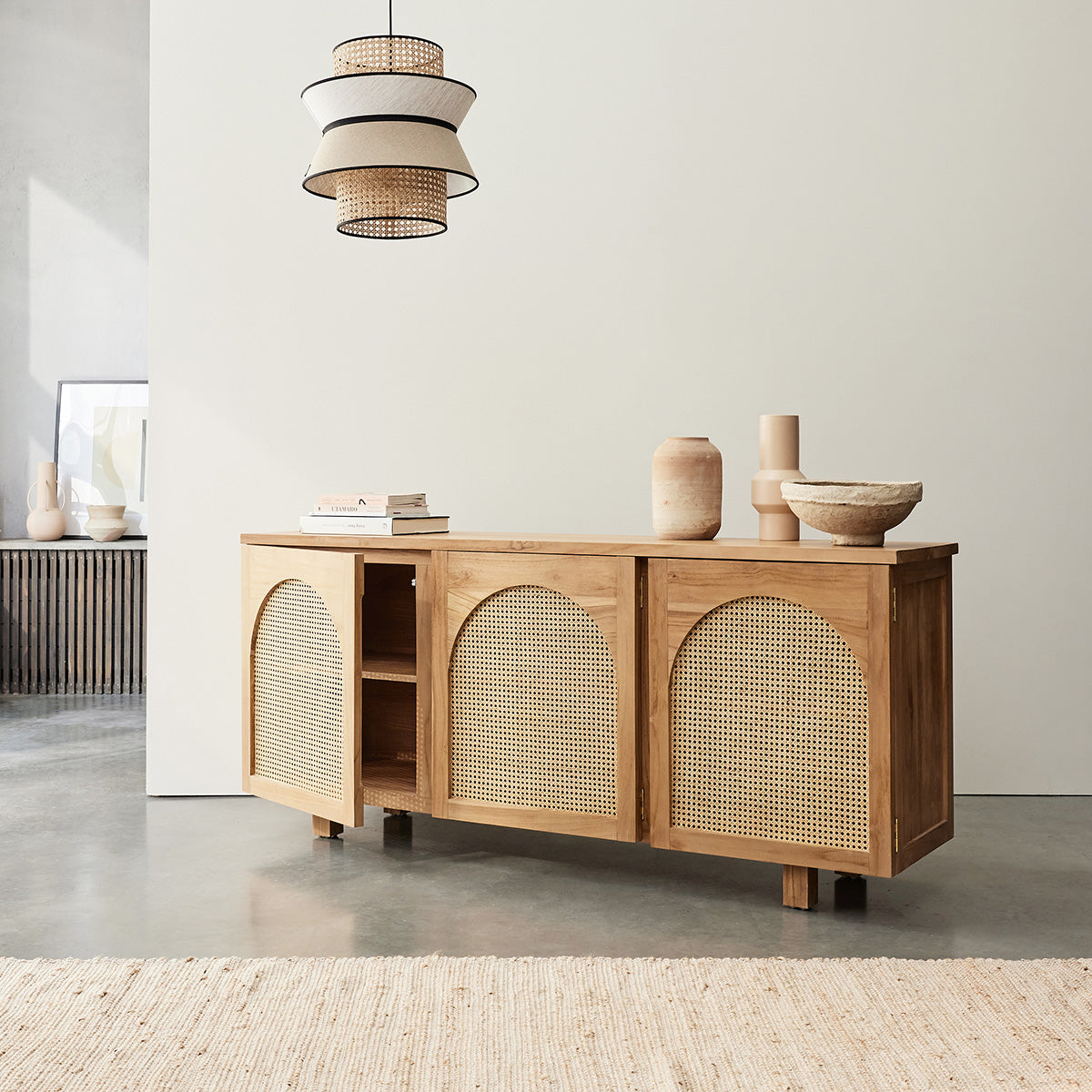 LOÉ - Sideboard aus massivem Teakholz und mit Rohrgeflecht 183 cm