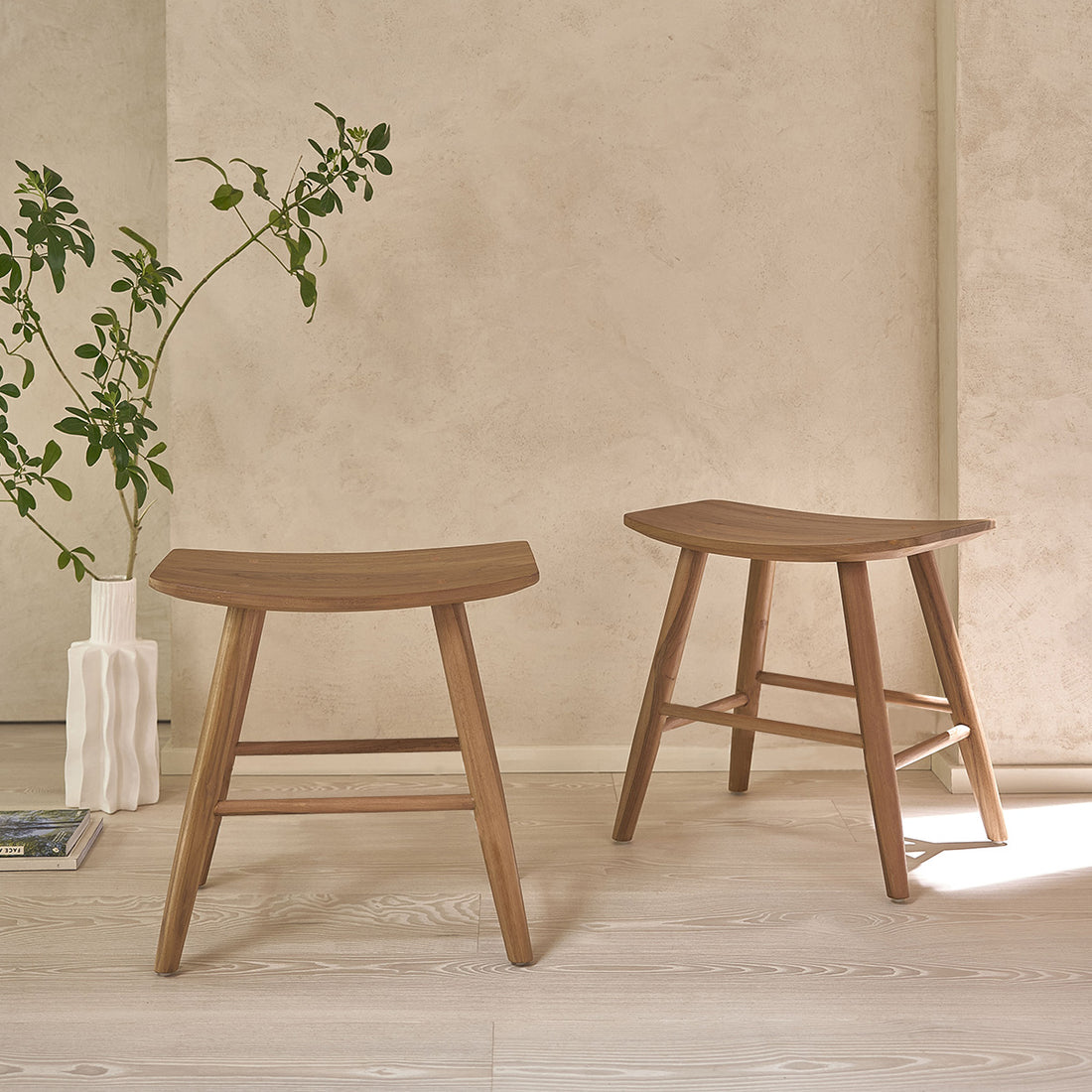 AMBRE - Satz von 2 Barhockern aus massivem Teakholz 45 cm