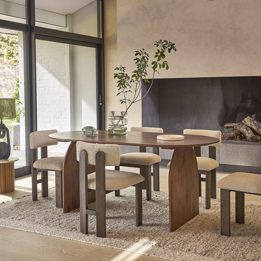 OCTAVIE - Tisch aus massivem Mangoholz mit Nussbaum-Oberfläche für 6/8 Pers.