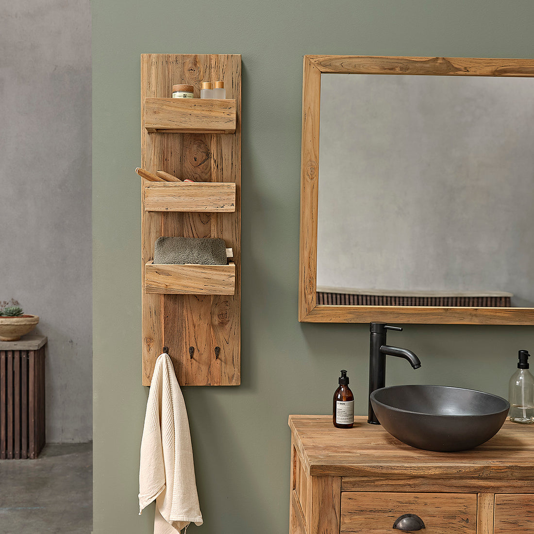 AUSTIN - Wandregal aus massivem, recyceltem Teakholz