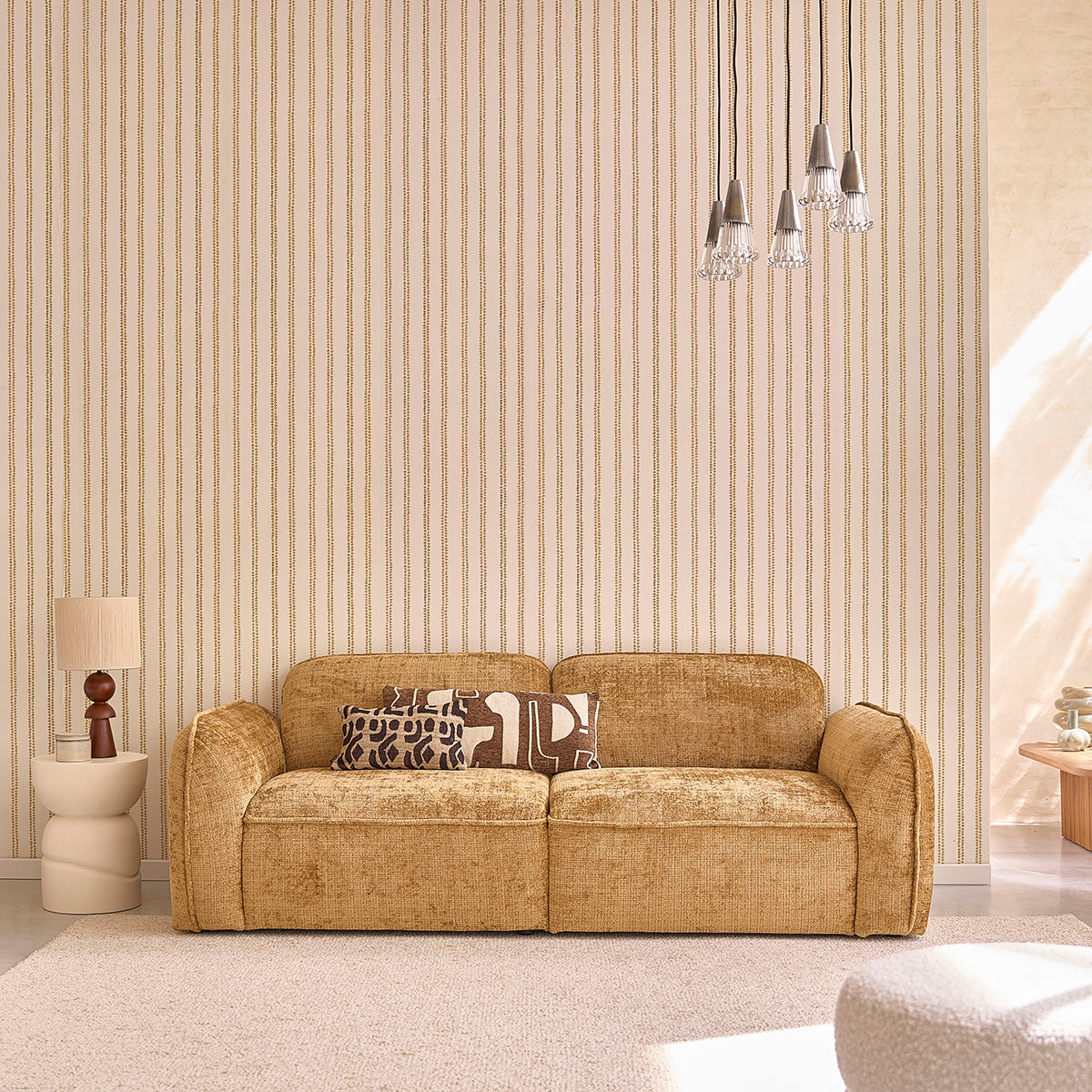 HECTOR - Gerades 3-Sitzer-Sofa aus strukturiertem Samt in der Farbe ocker