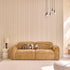 Gerades 3-Sitzer-Sofa aus strukturiertem Samt in der Farbe ocker
