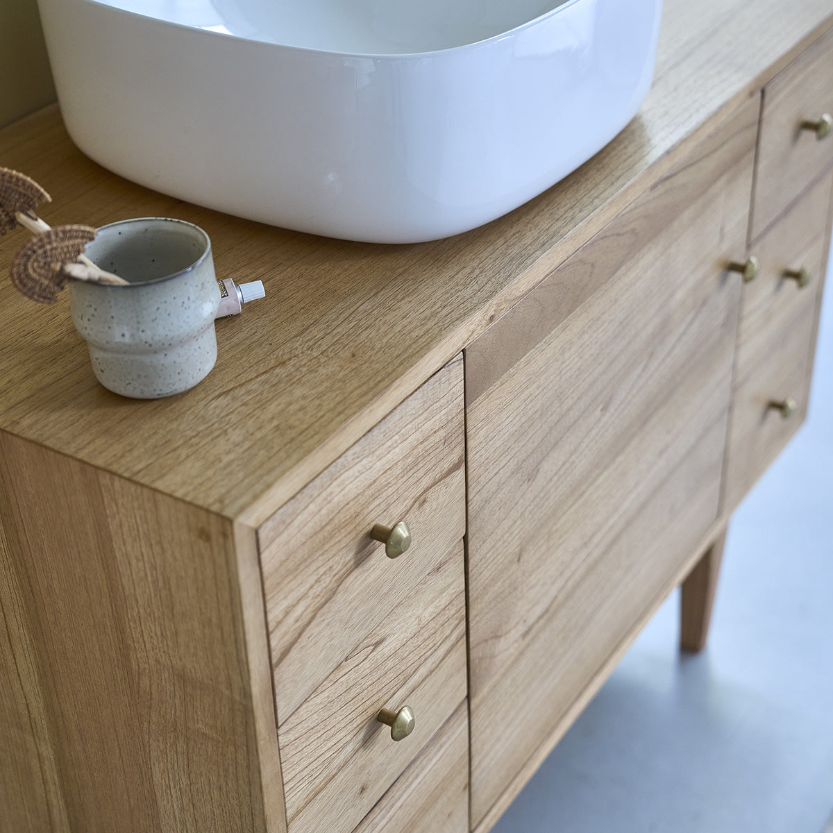 FIFTIES - Waschtischunterschrank aus massivem Mindi 100 cm