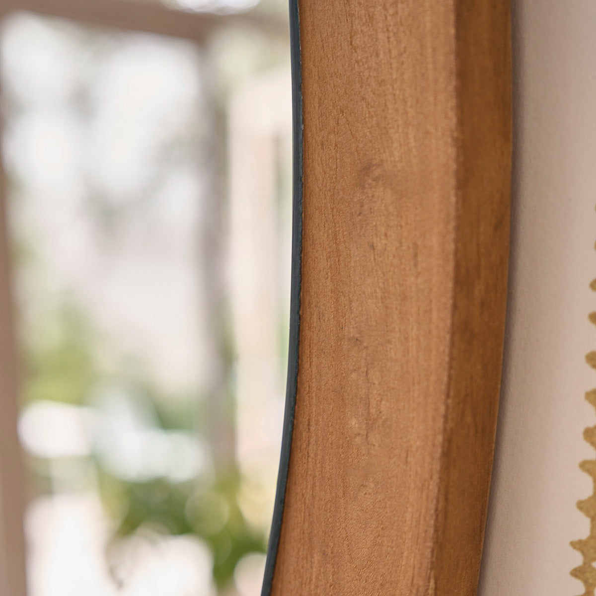 ADELE - Organischer Spiegel aus Teakholz 75 x 60 cm