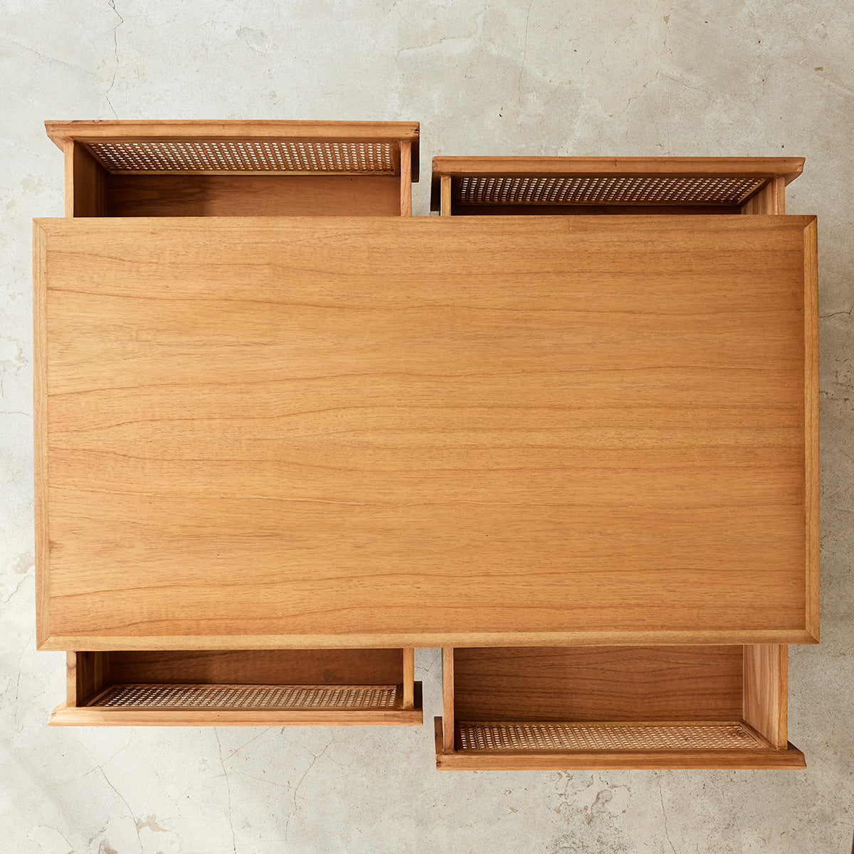 ISÉE - Couchtisch aus massivem Mindi-Holz und Geflecht 110 cm