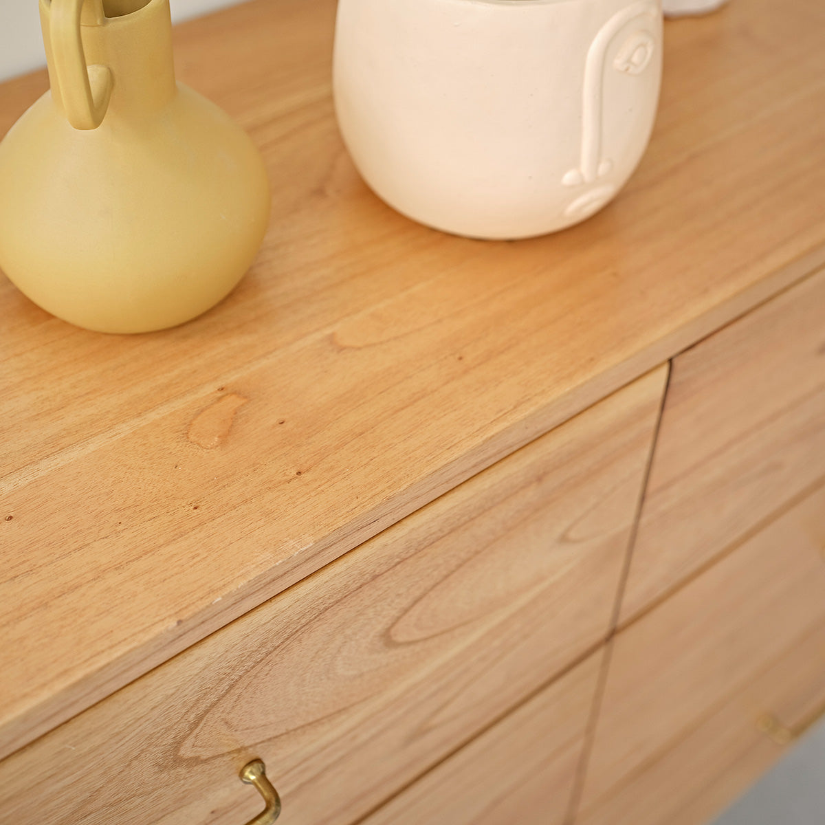 PIA - Kommode aus massivem Mindi 130 cm