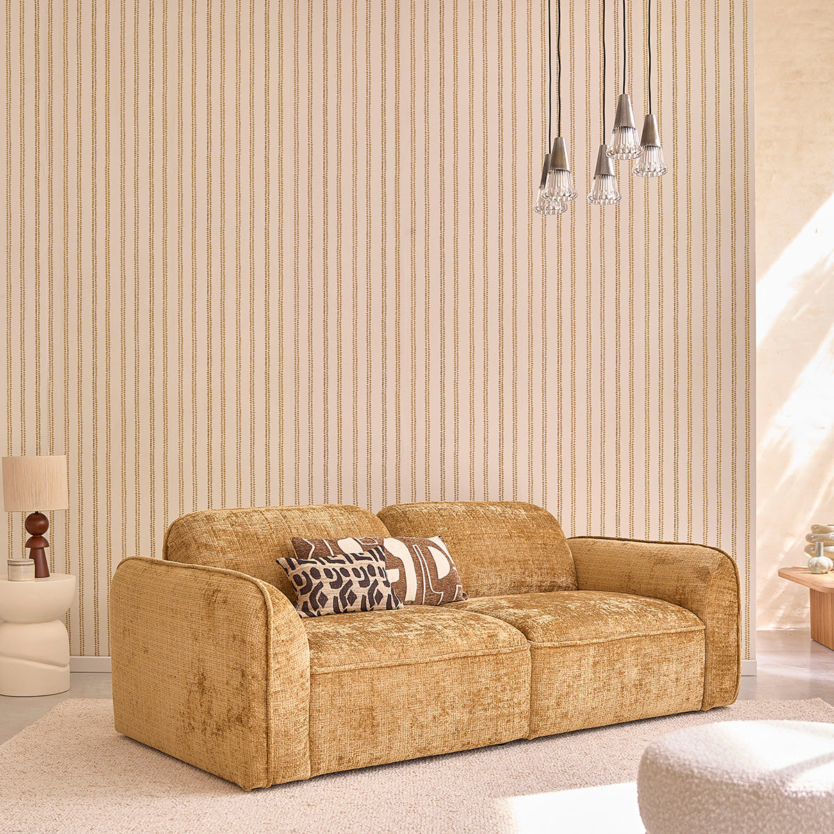 HECTOR - Gerades 3-Sitzer-Sofa aus strukturiertem Samt in der Farbe ocker