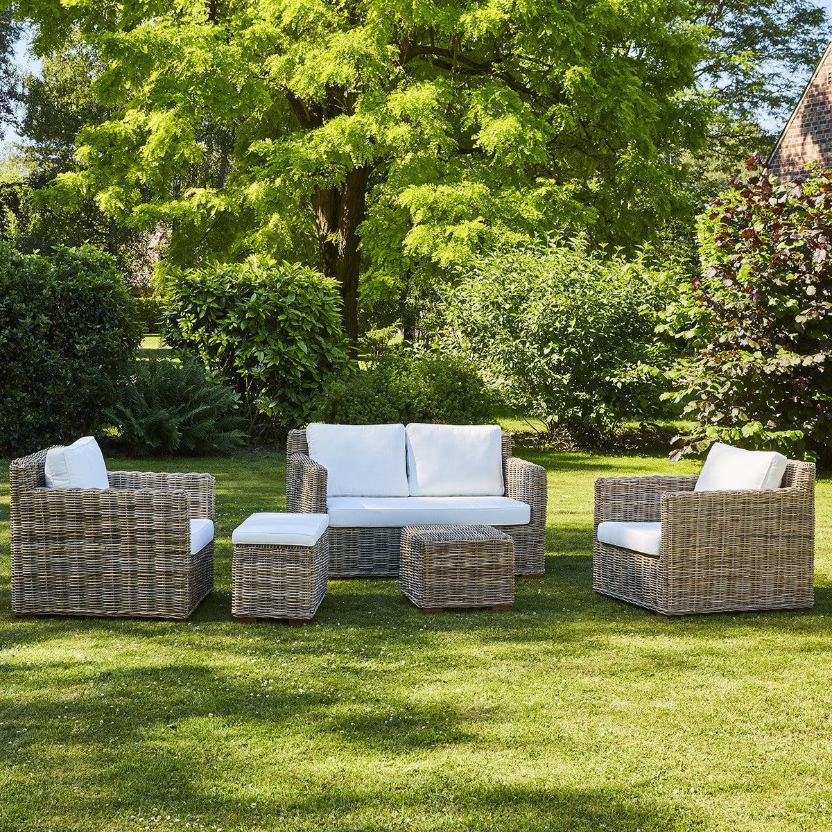 MUSA - Gartensessel aus naturfarbenem Kubu mit einem Sitzpuff