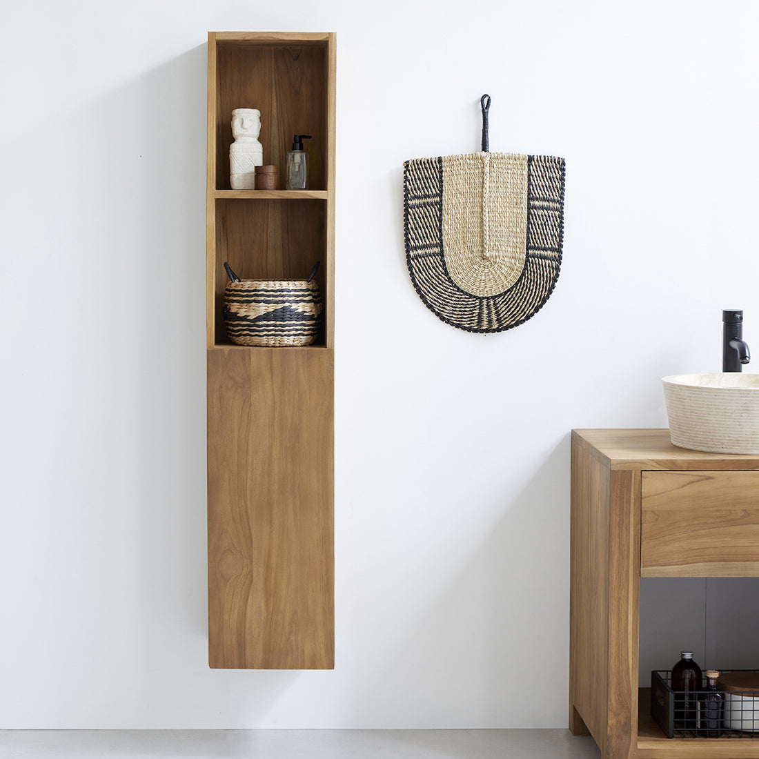 Hängender Badezimmer-Hochschrank aus massivem Teakholz  150 cm