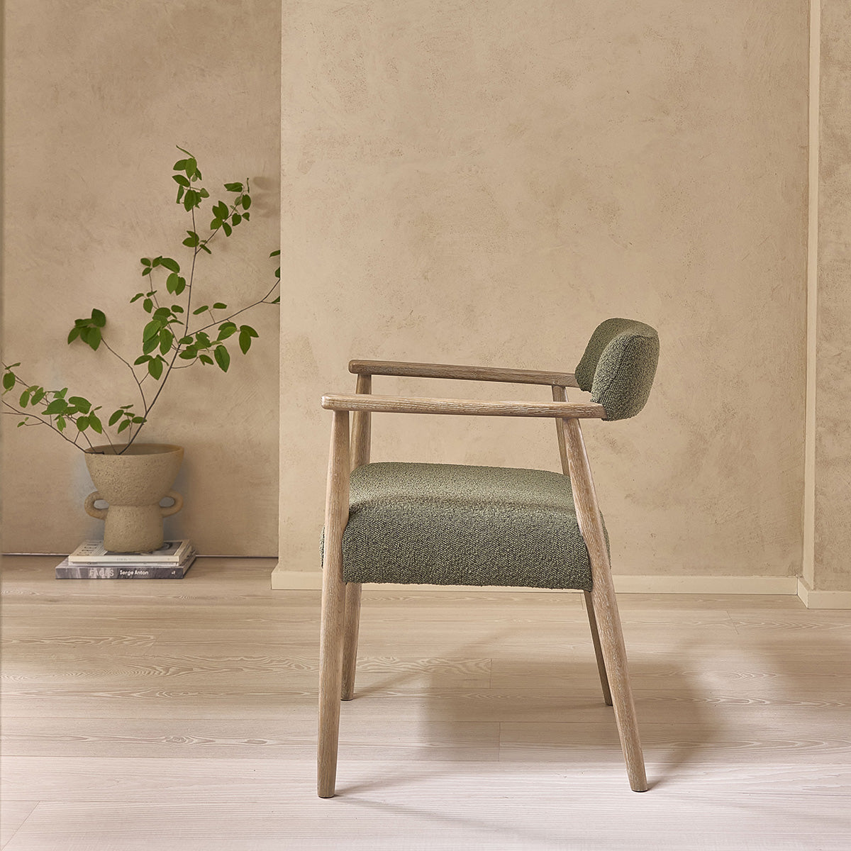 LUISA - Set von 2 Stühlen aus Eiche und khakifarbenem Bouclé-Stoff