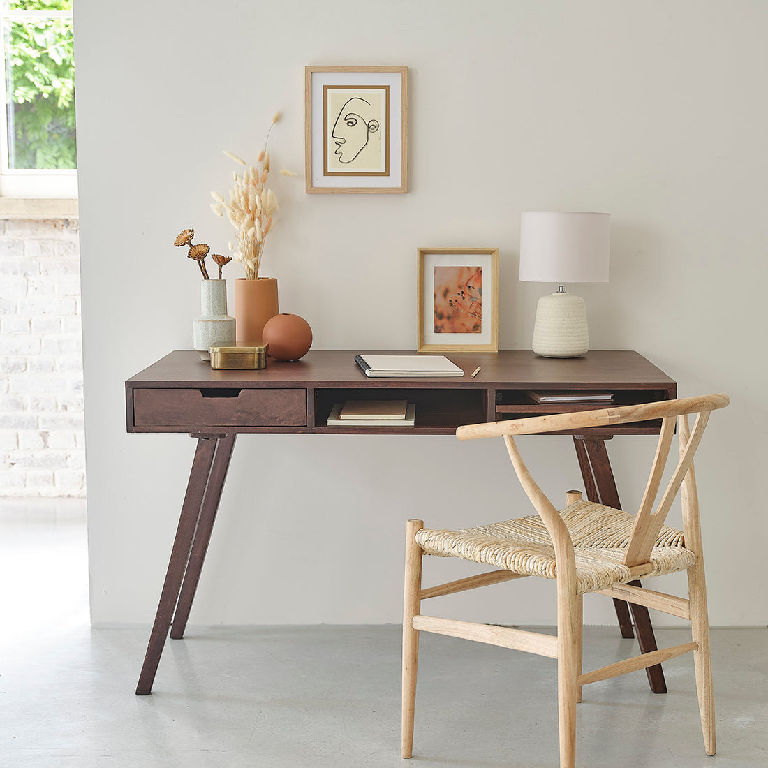 BRUNE - Schreibtisch aus massivem Mangoholz 120 cm