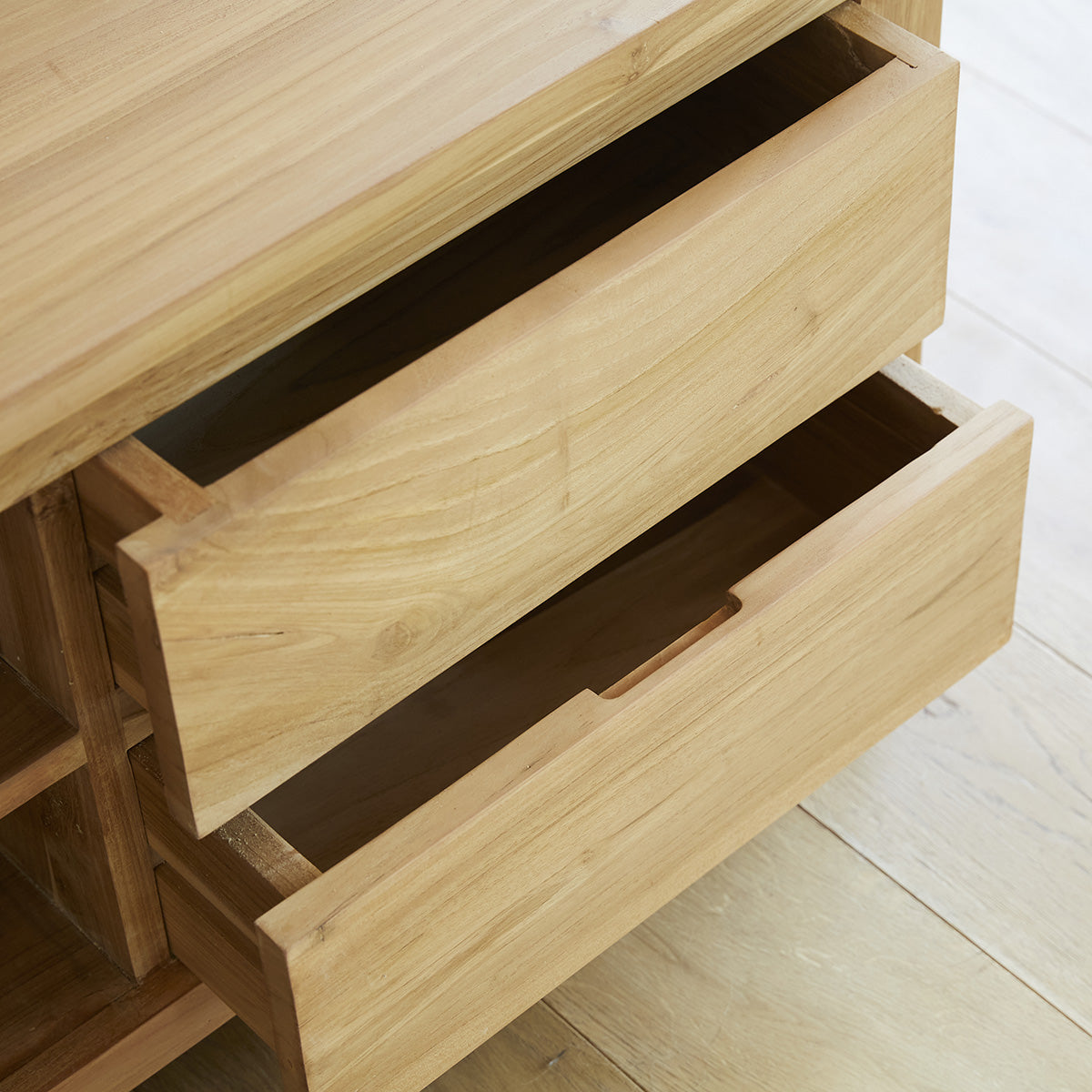 BOSTON - TV-Schrank aus massivem Teakholz 150 cm