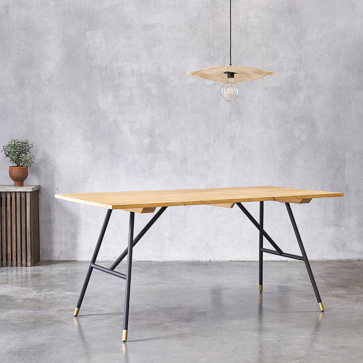 ROBIN - Tisch aus massiver Kiefer und Metall 6 pers.