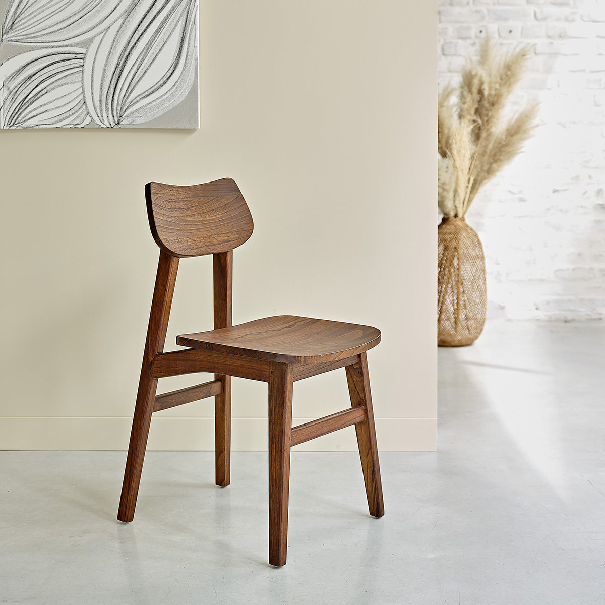 MILO - Stuhl aus massivem Mindi in Walnuss-Finish