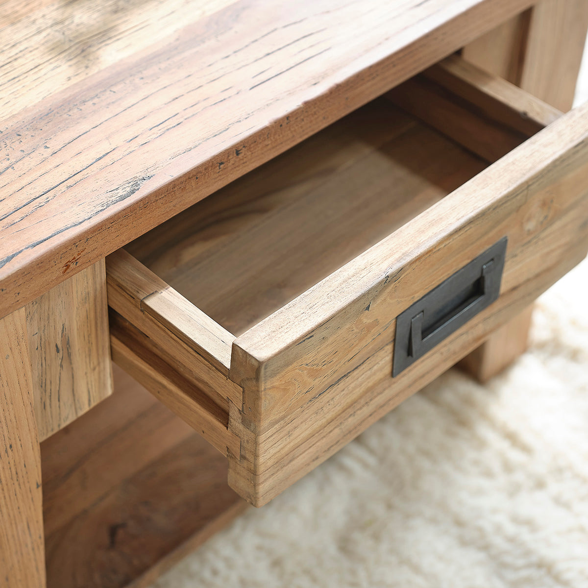 CARGO - Couchtisch aus recyceltem massivem Teakholz 60 cm