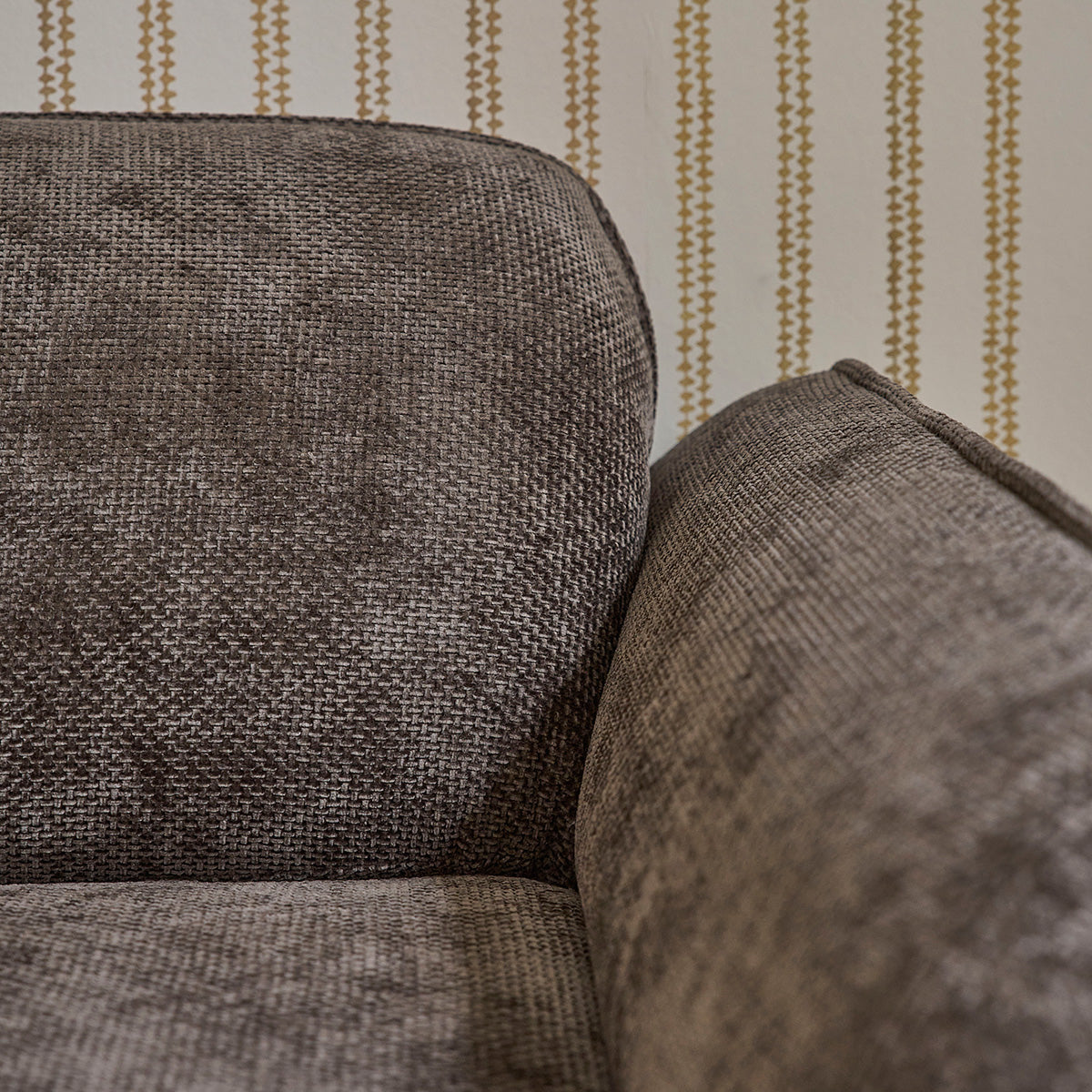 HECTOR - Gerades 3-Sitzer-Sofa aus Massivholz und gewebtem Samtstoff in mokka