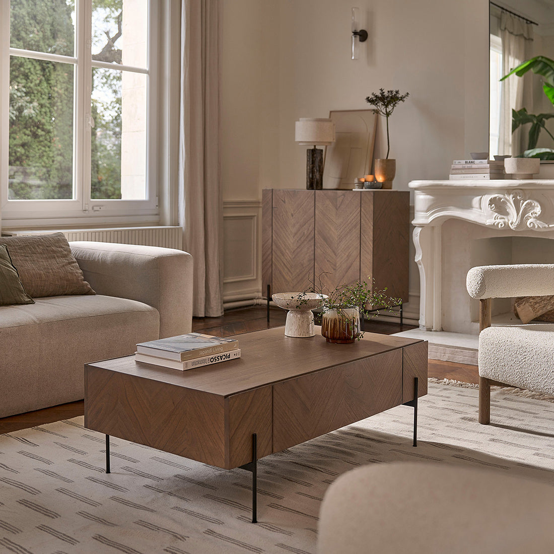 CALIX - Massiver Mindi Couchtisch mit Metallbeinen 120 cm