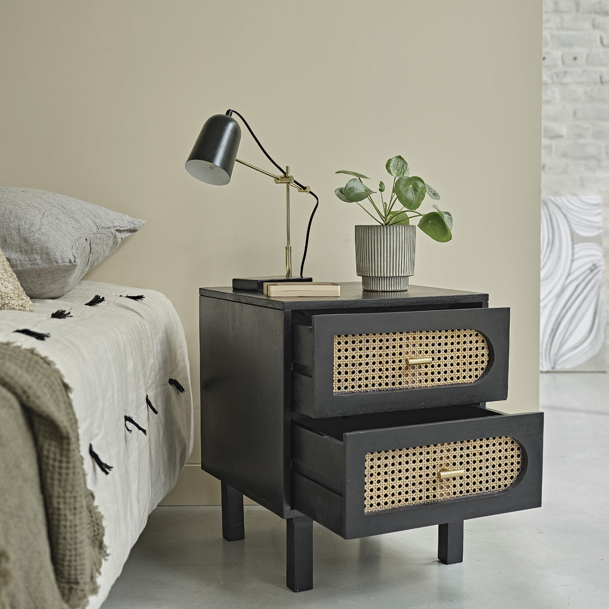 ZULMA - Nachttisch aus massivem Mangoholz und Rohrgeflecht 45 cm