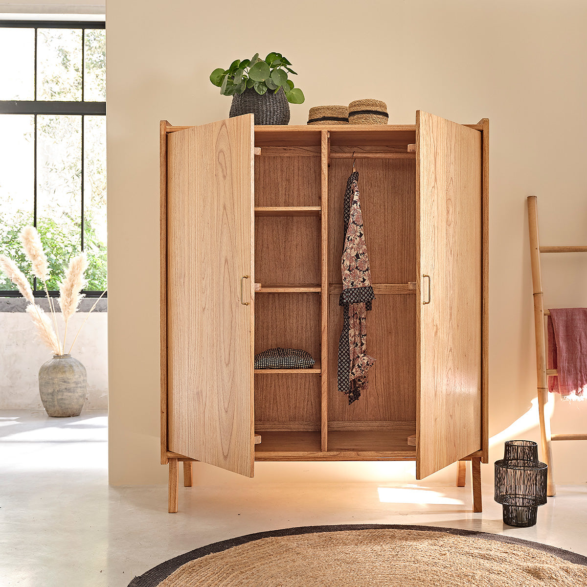 PIA - Schrank aus massivem Mindi 180 cm