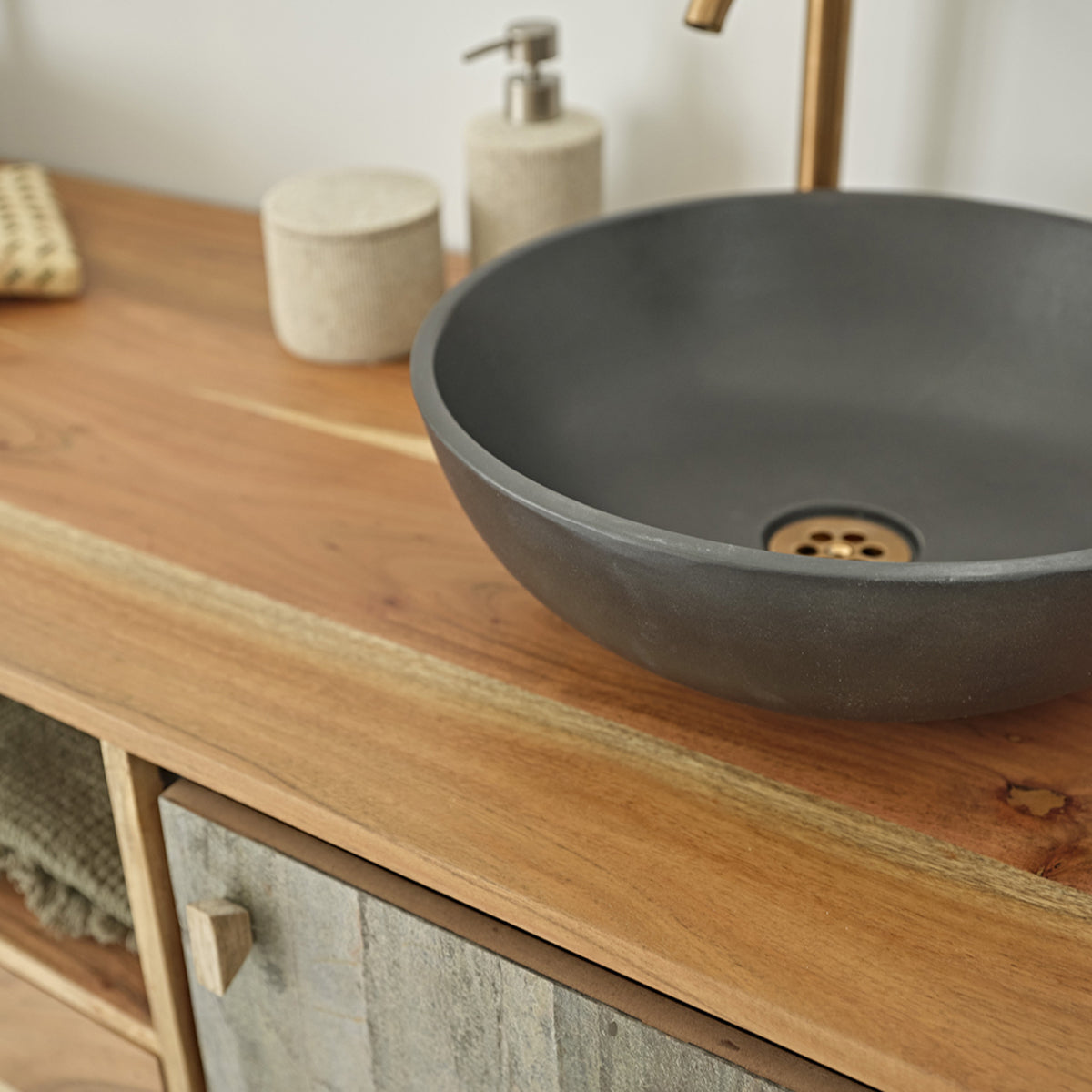 EDEN ROCK - Waschtischunterschrank aus massiver Akazie und Stein 155 cm