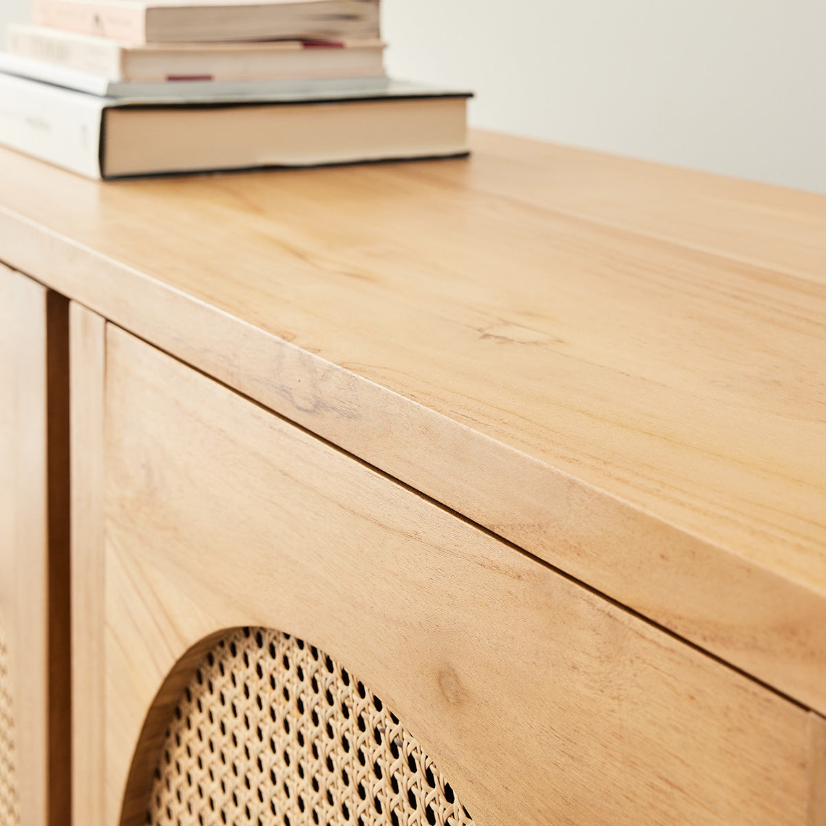 LOÉ - Sideboard aus massivem Teakholz und mit Rohrgeflecht 183 cm