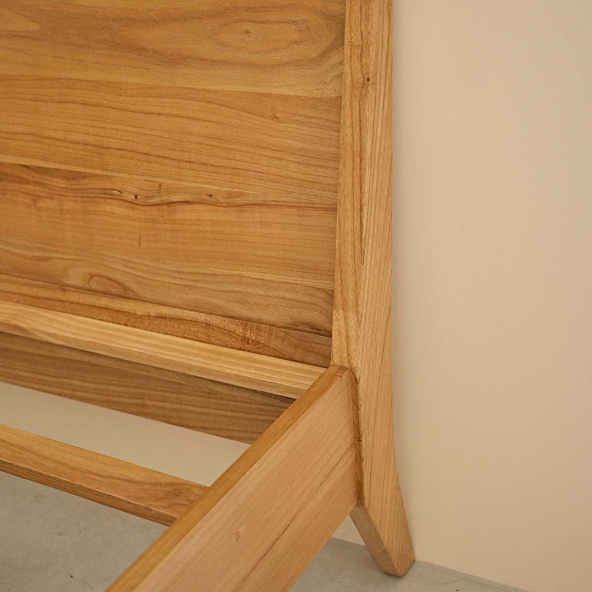 PIA - Bett aus massivem Mindi 160 cm, mit Lattenrost